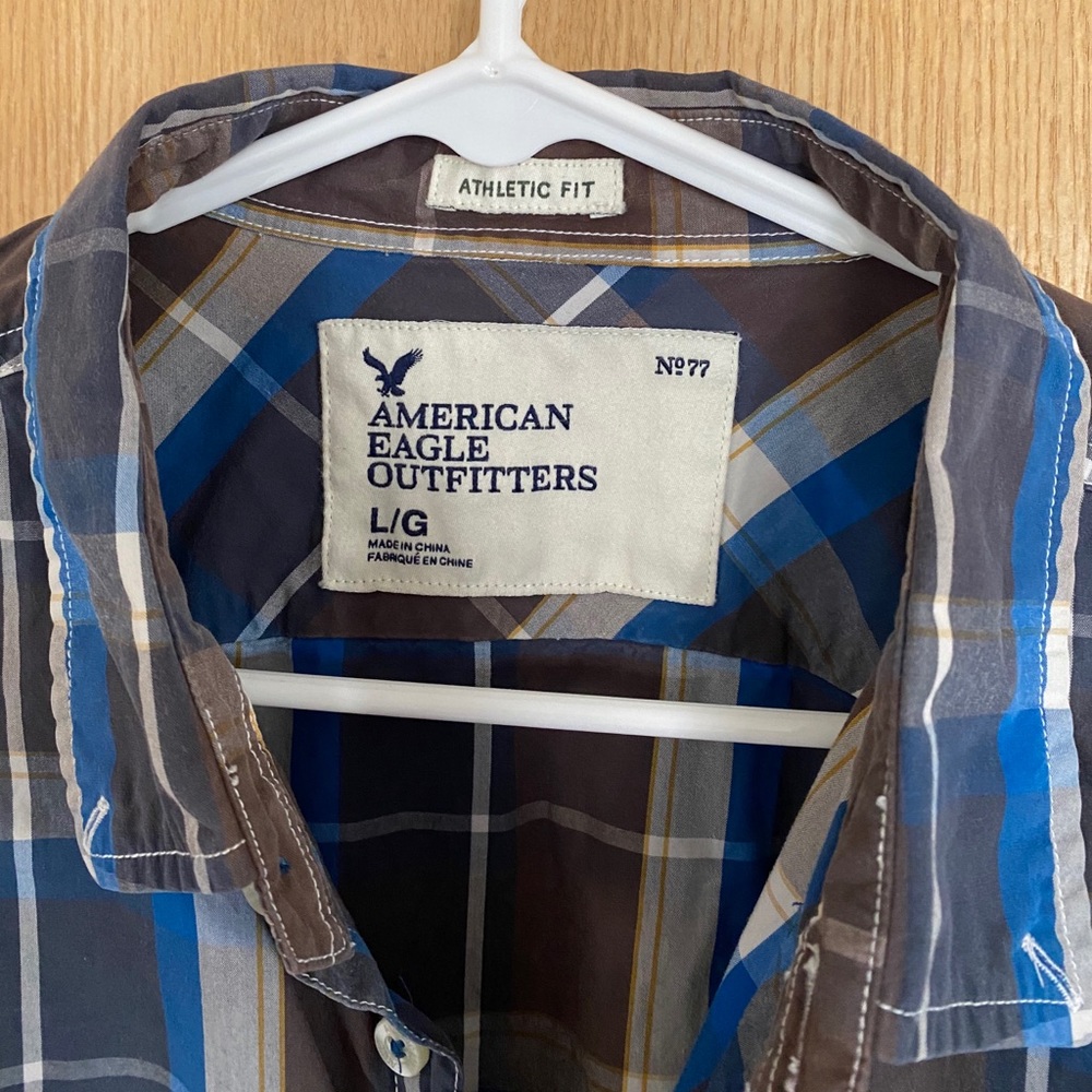 Men’s AE button down shirt - Picture 2 of 3